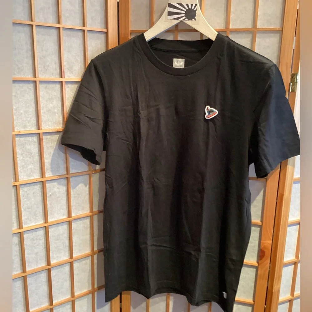 NWOT Adidas Skateboarding Mini Embroidery Graphic T-Shirt CF5835 Men Size Large